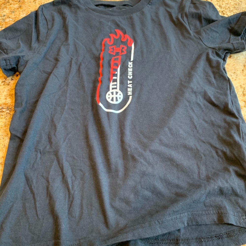 Boys under armor tee
